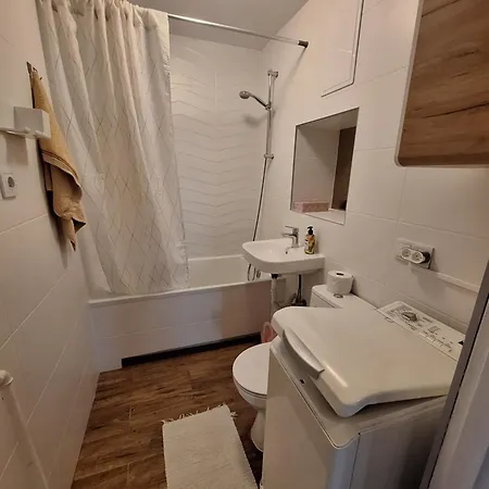 Sky View Cracow 아파트